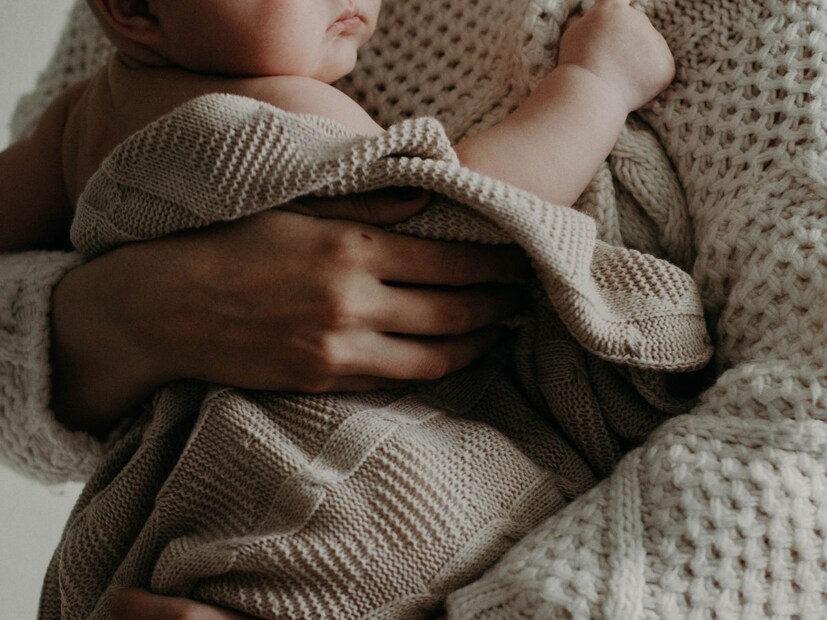 पण साधना सिंग यांनी हे मानायला नकार दिला. हे एक षडयंत्र असून माझ्याकडे जे बाळ आहे ते माझंच आहे, ते मी कुणालाही देणार नाही, असं साधना सिंग यांनी सांगितलं. (प्रतीकात्मक फोटो)