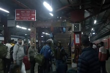 दिल्लीत नेमकं काय घडलं? स्टेशनवरील चेंगराचेंगरीत 18 लोकांना गमवावा लागला जीव