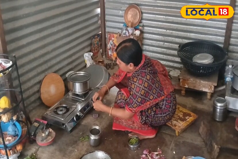 शेतकऱ्यांनी जास्त गॅसचा वापर होण्याकरता शेणापासून तयार होणाऱ्या गोबर गॅसचा वापर करावा. जेणेकरून तुमचं आरोग्य देखील चांगलं राहतं आणि गॅसवर होणारा खर्च देखील कमी होतो. तसेच मोठ्या प्रमाणात आर्थिक बचतही होते, असंही ननवरे यांनी सांगितलं. (इरफान पटेल, प्रतिनिधी)