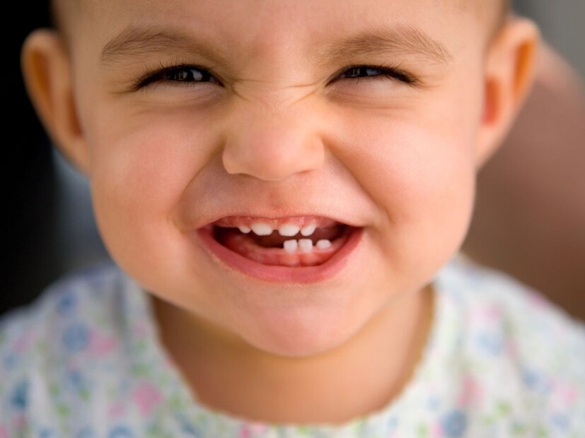 दुसऱ्यांदा आपल्याला कायमस्वरूपी दात मिळतात, जे संपूर्ण आयुष्यभर राहतात. पण जर ते खराब झाले किंवा पडले आणि तिसऱ्यांदा दात लावायचे असतील, तर डेंटिस्टकडे जाऊन पैसे मोजावे लागतात! इम्प्लांट किंवा कृत्रिम दात बसवावे लागतात.