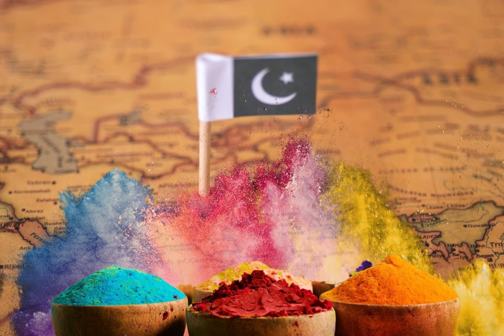 पाकिस्तानमध्ये होळी साजरी होते का? कोणत्या शहरांमध्ये असतो रंगांचा जल्लोष?