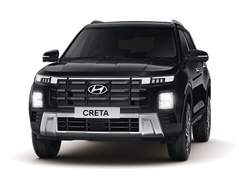 ह्युंदाई क्रेटा पॉवर आणि मायलेज : Hyundai Creta 2025 मध्ये तीन इंजिन पर्याय आहेत: 1.5L नैसर्गिकरित्या एस्पिरेटेड पेट्रोल इंजिन जे 17.4 ते 18.2 किमी प्रति लिटर पर्यंत मायलेज देते, 1.5L टर्बो पेट्रोल इंजिन जे अधिक पॉवर आणि रिफाइनमेंटसाठी ओळखले जाते आणि 1.5L डिझेल इंजिन जे 21.8 किमी प्रति लिटर पर्यंत उत्तम इंधन कार्यक्षमता देते. ही इंजिने मॅन्युअल, सीव्हीटी आणि 7-स्पीड डीसीटी ट्रान्समिशन पर्यायांसह उपलब्ध आहेत, जी वेगवेगळ्या ड्रायव्हिंग स्टाइलला समर्थन देतात.
