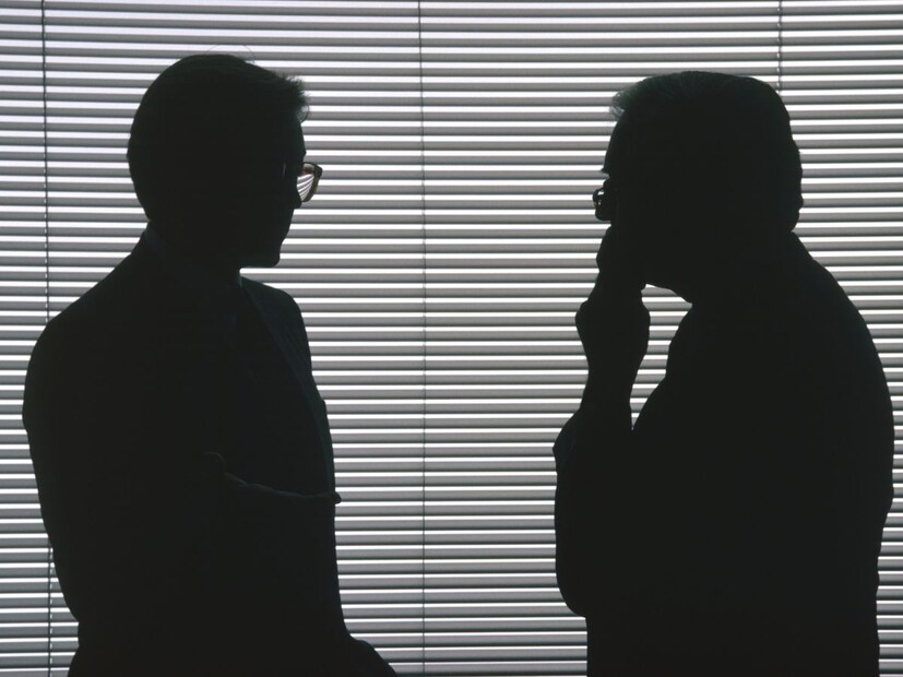 प्रत्येकजण आपल्या आयुष्यात छोटं-मोठं खोटं बोलतो हे खरं आहे, पण खोटं बोलणं हा काही जणांच्या रोजच्या दिनक्रमाचा ही एक भाग असतो. प्रत्येकजण आपल्या आयुष्यात छोटं-मोठं खोटं बोलतो हे खरं आहे, पण खोटं बोलणं हा काही जणांच्या रोजच्या दिनक्रमाचा ही एक भाग असतो.