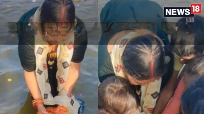 कुंभ स्नानाला गेली महिला, डुबकी मारण्याआधीच 'पाप' चोरीला गेलं, नदीतले भाविक पाहतच राहिले कुंभ स्नानाला गेली महिला, डुबकी मारण्याआधीच 'पाप' चोरीला गेलं, नदीतले भाविक पाहतच राहिले