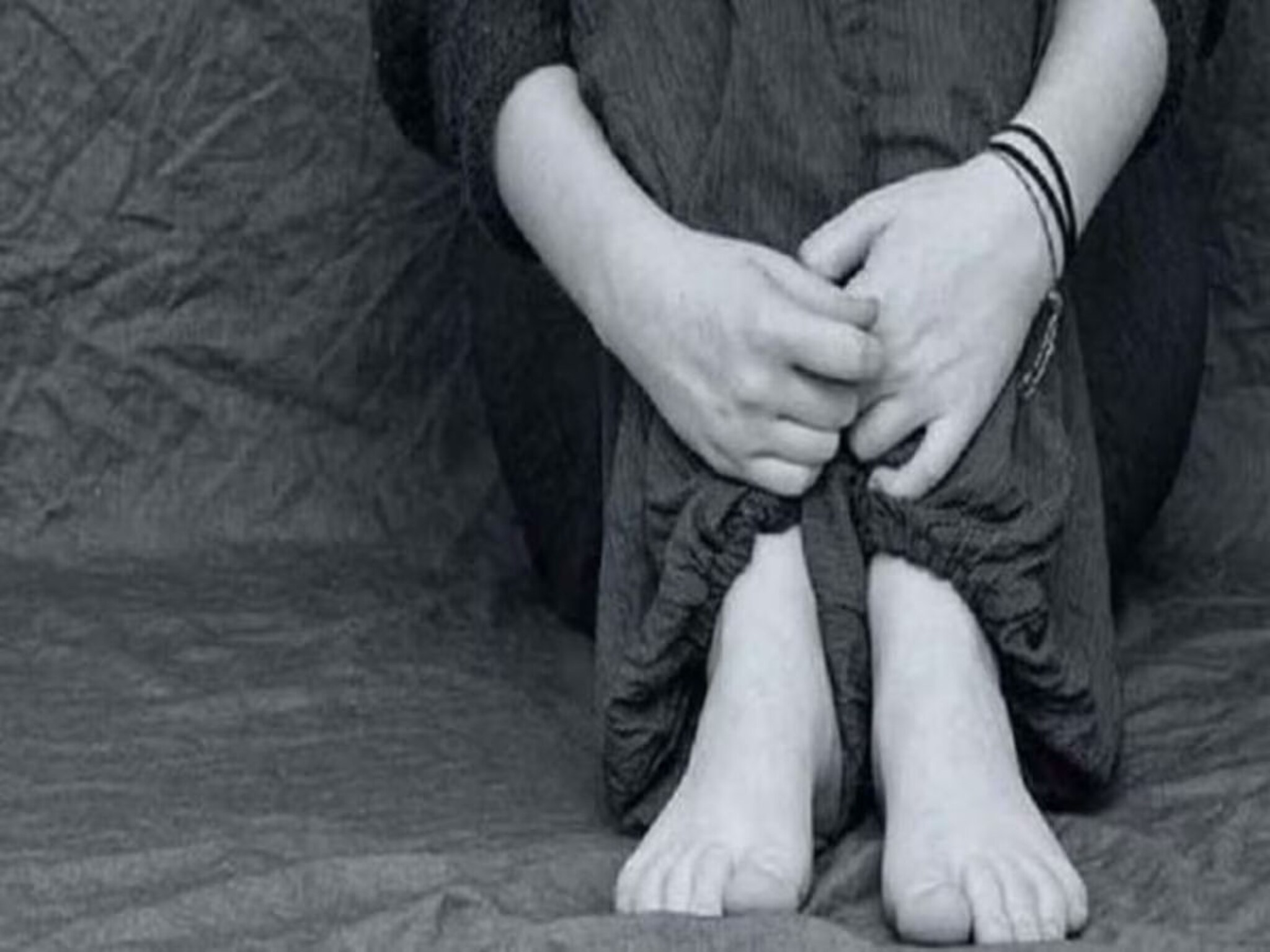 बीडमध्ये पैशांसाठी मुकादमाचा मजूर महिलेवर अत्याचार, अश्लील फोटो केले व्हायरल