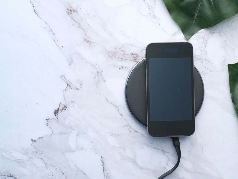 फिचर : आता तुम्हाला येथे Usage & Diagnosticsचा पर्याय दिसेल, प्रत्यक्षात आता तुम्हाला या ऑप्शनवर जावे लागेल आणि त्यातील सर्व चालू फिचर बंद करावी लागतील. प्रत्यक्षात असे केल्याने, तुमच्या मोबाईलवर कमी जाहिराती मिळतील. हे होईल कारण आता तुमचा डेटा थर्ड पार्टीकडे कमी जाईल. प्रत्यक्षात असे केल्याने, तुमच्या स्मार्टफोनची बॅटरी जास्त काळ टिकेल.