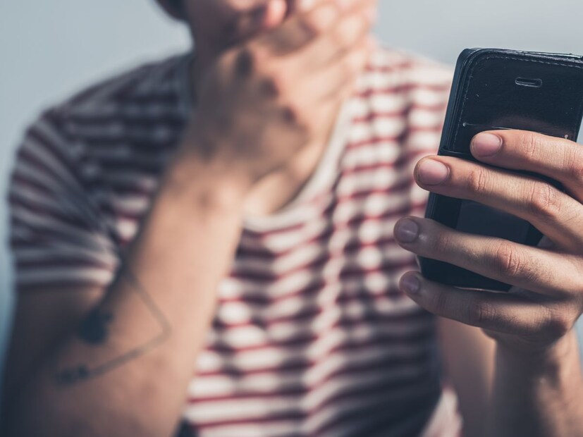 'चक्षू' पोर्टलवर अहवाल : खोट्या कॉल आणि संदेशांबद्दल तक्रार करण्यासाठी सरकारने 'चक्षू' पोर्टल सुरू केले आहे, जे संचार साथी वेबसाइटवर उपलब्ध आहे. याशिवाय, एक मोबाइल अॅप देखील उपलब्ध आहे ज्याद्वारे तुम्ही अशा फसव्या कॉल आणि संदेशांची तक्रार सहजपणे करू शकता. तक्रार करण्यासाठी, 'चक्षु' पोर्टलला भेट द्या, संबंधित कॉल किंवा संदेशाची माहिती द्या आणि स्क्रीनवरील सूचनांचे पालन करा.