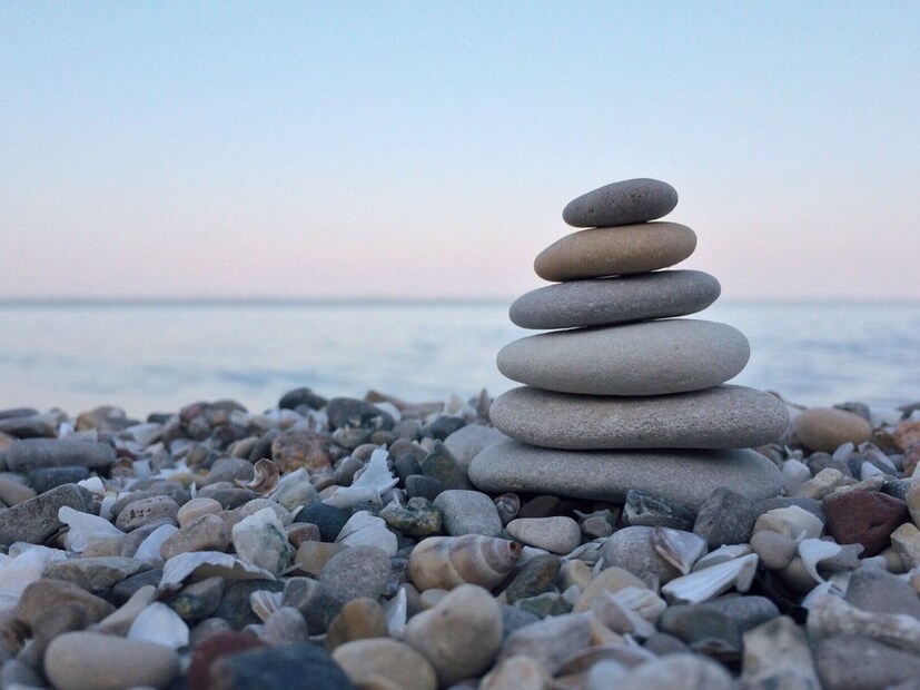 हा प्रश्न ऐकून तुम्हीही विचार करत असाल की, &quot;दगड तर नेहमीच पाण्यात बुडतो, मग असा कोणता दगड आहे जो पाण्यावर तरंगतो?&quot; चला तर मग, जाणून घेऊया या अनोख्या दगडाबद्दल!