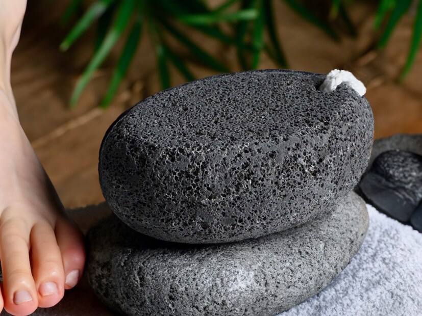 जर तुम्हाला हा प्रयोग करून पाहायचा असेल, तर फ्यूमस स्टोन कुठून तरी मिळवा आणि तो पाण्यात टाका. तेव्हा तुमच्या लक्षात येईल की तो पाण्यावर तरंगतो.