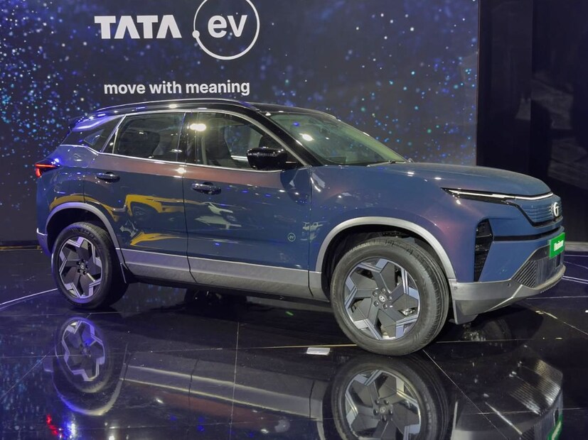  Harrier EV मध्ये पॉवर आणि कार्यक्षमता दोन्ही लक्षात घेऊन डिझाइन केलेलं आहे. हॅरियर ईव्हीमध्ये ड्युअल-मोटर सेटअप आहे जे क्वाड-व्हील-ड्राइव्ह देते आणि 500Nm पीक टॉर्क निर्माण करते.  ही एसयूव्ही एकदा  चार्ज केल्यावर सुमारे ५०० किमी इतकी रिअल ड्रायव्हिंग रेंज  देते.  ही कार मुळात लांब पल्ल्याच्या प्रवासासाठी तयार करण्यात आली आहे.  
