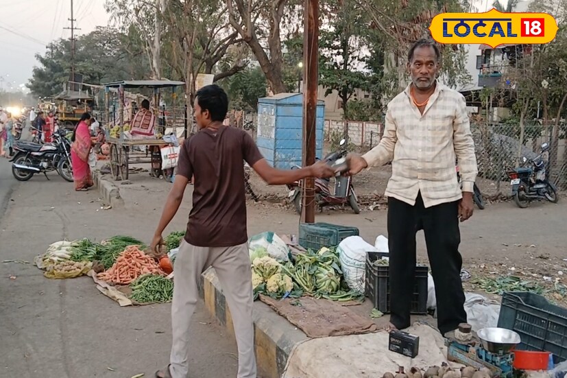 लॉकडाऊनमध्ये महेशने बॅटरी भाड्याने देण्याचा व्यवसाय सुरू केला. सुरुवातीला लॉकडाऊनमध्ये महेश कडे 5 ते 10 ग्राहक होते. त्यातूनही लॉकडाऊन आणि व्यवसायिकांवर वेळेचे निर्बंध असं संकट होतं. त्यामुळे व्यावसायिक फारसे बॅटरी भाड्याने घेत नव्हते. तरीही महेशने हार मानली नाही. त्यांनी दोन वर्ष हा व्यवसाय तसाच सुरू ठेवला. आता गेल्या चार वर्षापासून एकही सुट्टी न घेता तो व्यापाऱ्यांना बॅटरी भाड्याने देण्याचं काम करतोय.