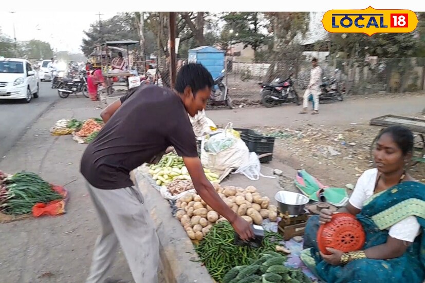 आता महेश जवळ 200 बॅटरी असून 50 ग्राहक आहेत. गेल्या चार वर्षापासून महेश 50 जणांना बॅटरी भाड्याने देत आहेत. बॅटरीच्या ॲम्पियरनुसार भाडं ठरतं. 7 ॲम्पियरची बॅटरी आणि एक एलईडी लाईटचा एका दिवसाला 20 रूपये दर आहे. 