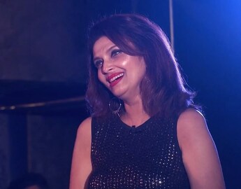 Varsha Usgaonkar : 19व्या वर्षी पहिला चित्रपट, 25मध्ये टॉपलेस फोटोशूट Varsha Usgaonkar : 19व्या वर्षी पहिला चित्रपट, 25मध्ये टॉपलेस फोटोशूट
