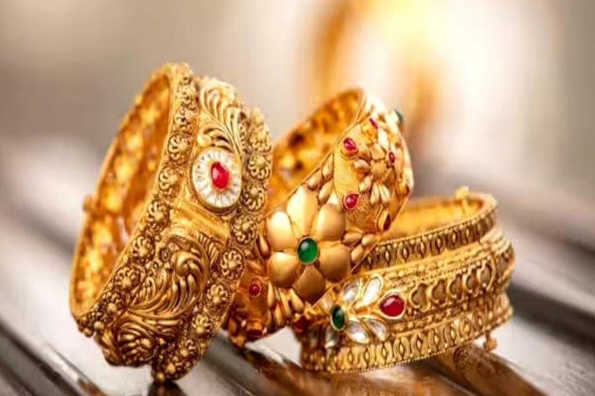 94,000 रुपयांवर पोहोचलेलं सोनं येणार 55,000? खरेदी करावं की नाही, तज्ज्ञ म्हणतात