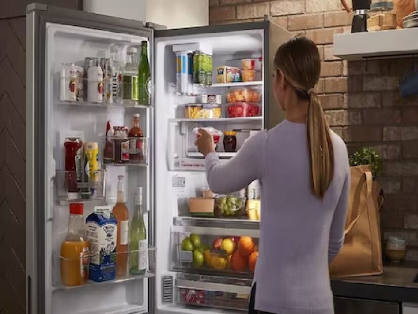 चांगल्या रिझल्टसाठी भरड मीठ वापरा. जर तुम्हाला मीठ वापरायचे नसेल तर बेकिंग सोडा देखील वास दूर करण्यास मदत करतो. हे भांड्यात देखील साठवता येते.