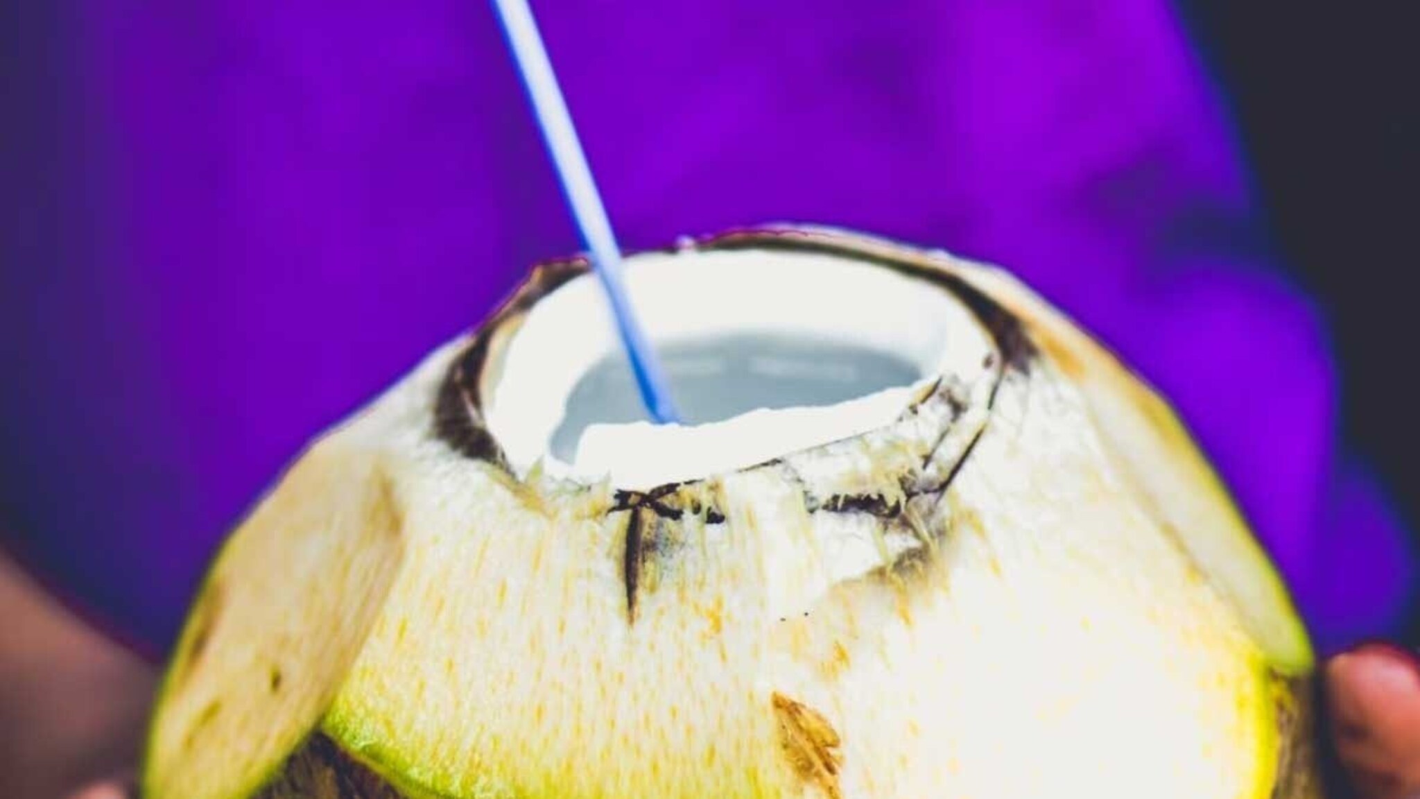 नारळपाण्याने घेतला जीव! Coconut water प्यायल्यानंतर काही तासांतच मृत्यू, तुम्हीही पिताय तर सांभाळून