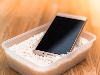 Dry phone with rice