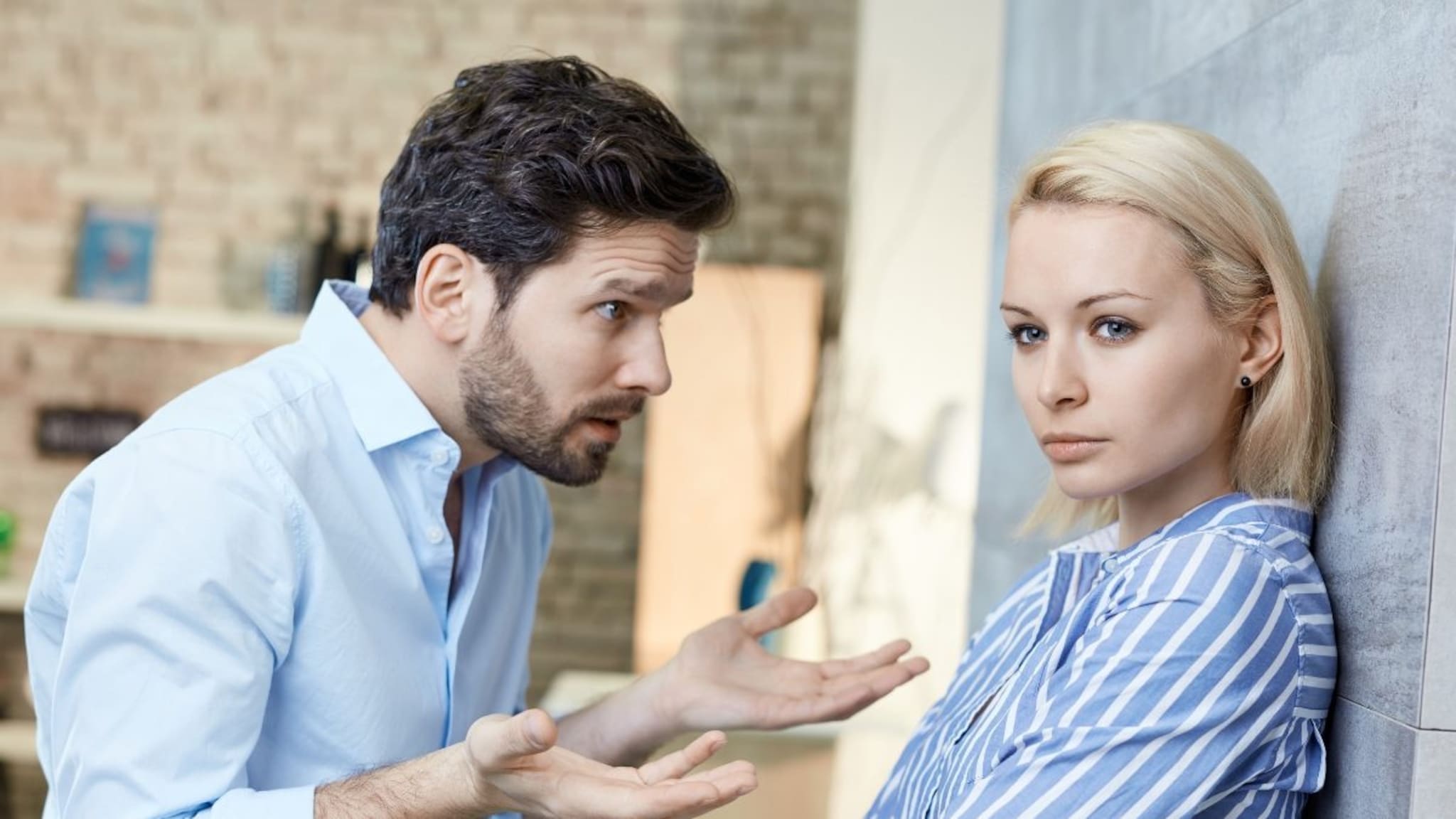 तुमचा पार्टनर 'पझेसिव्ह' असणं चांगलं की वाईट? याला तुम्ही प्रेम समजता का? सावधान, ही सवय तोडू शकते नातं!