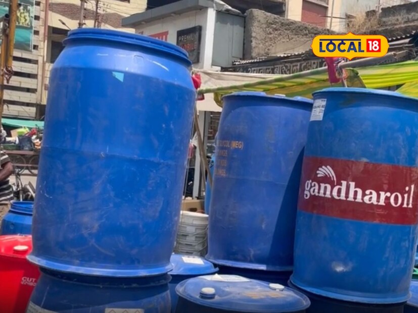 जालना शहरातील मामा चौक परिसरामध्ये मुस्तदीर शेख मागील 30 वर्षांपासून ड्रम विक्रीचा होलसेल आणि किरकोळ व्यवसाय करतात. देव मूर्ती ते त्यांचा गोडाऊन असून तिथे जवळपास 500 ड्रमची साठवणूक त्यांनी केली आहे. 