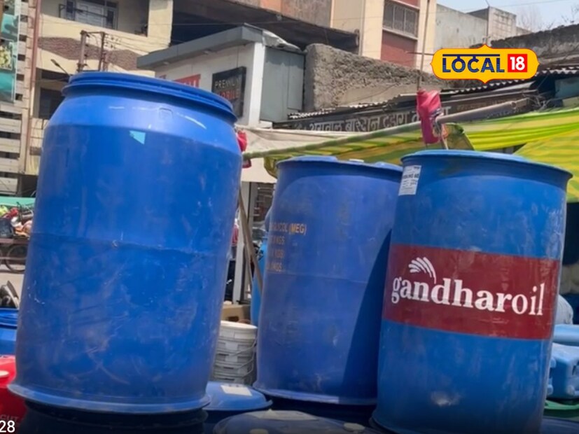  साधारणपणे 700 ते 850 रुपयांना प्रति ड्रम अशा पद्धतीने ड्रमची विक्री केली जाते. तर दहा लिटर 25 लिटर इत्यादी साठवण क्षमता असलेल्या प्लास्टिकच्या कॅन देखील आमच्याकडे उपलब्ध आहेत. 