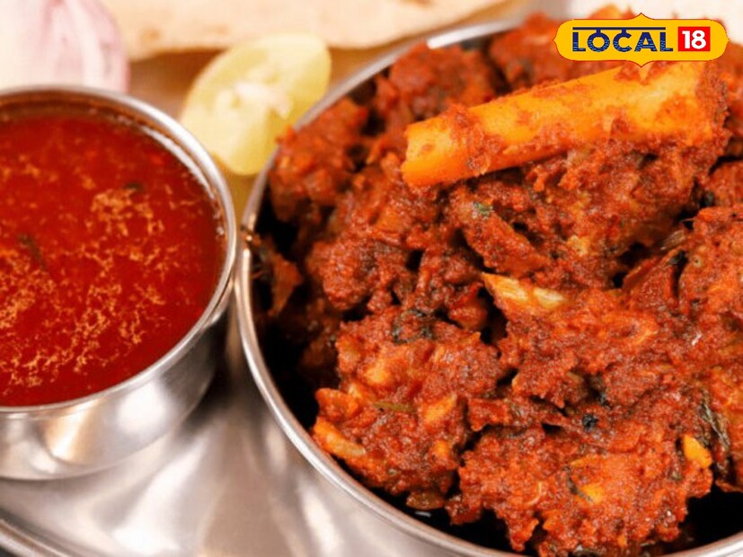 आता मटण बनवण्यासाठी सर्वात आधी मटण साफ धुवून घ्या. त्यानंतर एका पातेल्यात तेल गरम करून त्यात बारीक चिरलेला कांदा घाला आणि तपकिरी रंग येईपर्यंत परतून घ्या. त्यात आलं-लसूण पेस्ट घालून चांगलं परता.