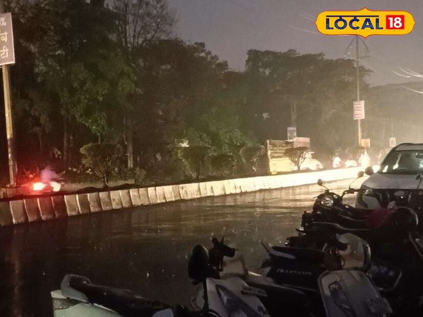 चंद्रपूर, अमरावती, यवतमाळ या तीन जिल्ह्यांत आज विजांचा कडकडाट आणि मेघगर्जनेसह मुसळधार पावसाची शक्यता आहे. हवामान विभागाने या तीन जिल्ह्यांना ऑरेंज अलर्ट दिला आहे. तसेच या जिल्ह्यांत वादळी वाऱ्यासह गारपीट होण्याचा अंदाज देखील वर्तवण्यात आला आहे.