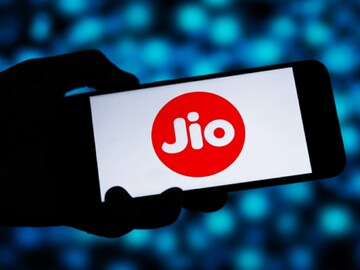 Jio फक्त 11 रुपयांत देतंय भारी प्लॅन! मिळेल अनलिमिटेड डेटा