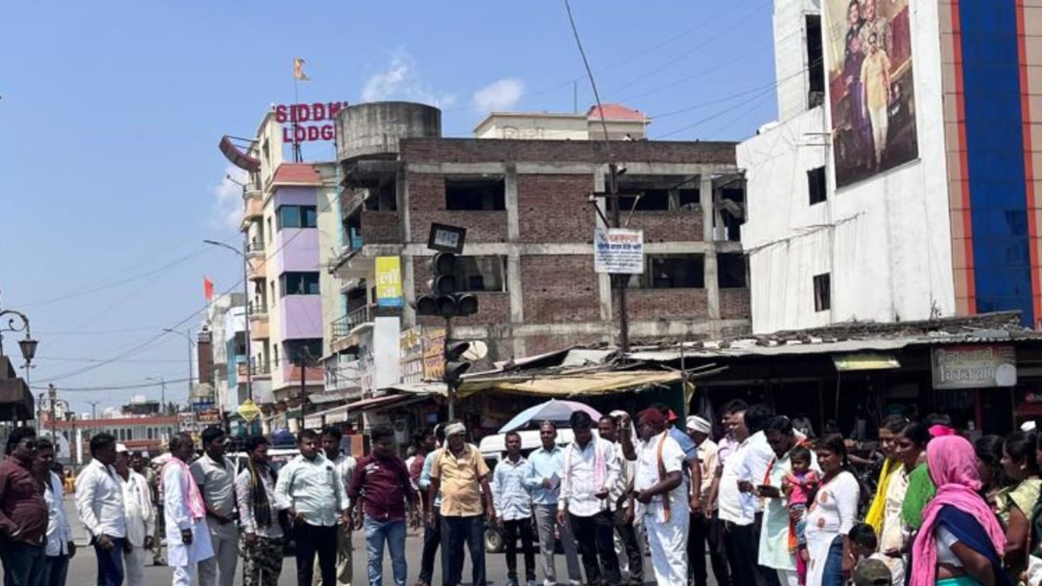 Satish Bhosale Khokya Bhai : 'खोक्या'साठी तुळजापूरमध्ये पारधी समाज आक्रमक, महामार्गावरील वाहतूक विस्कळीत