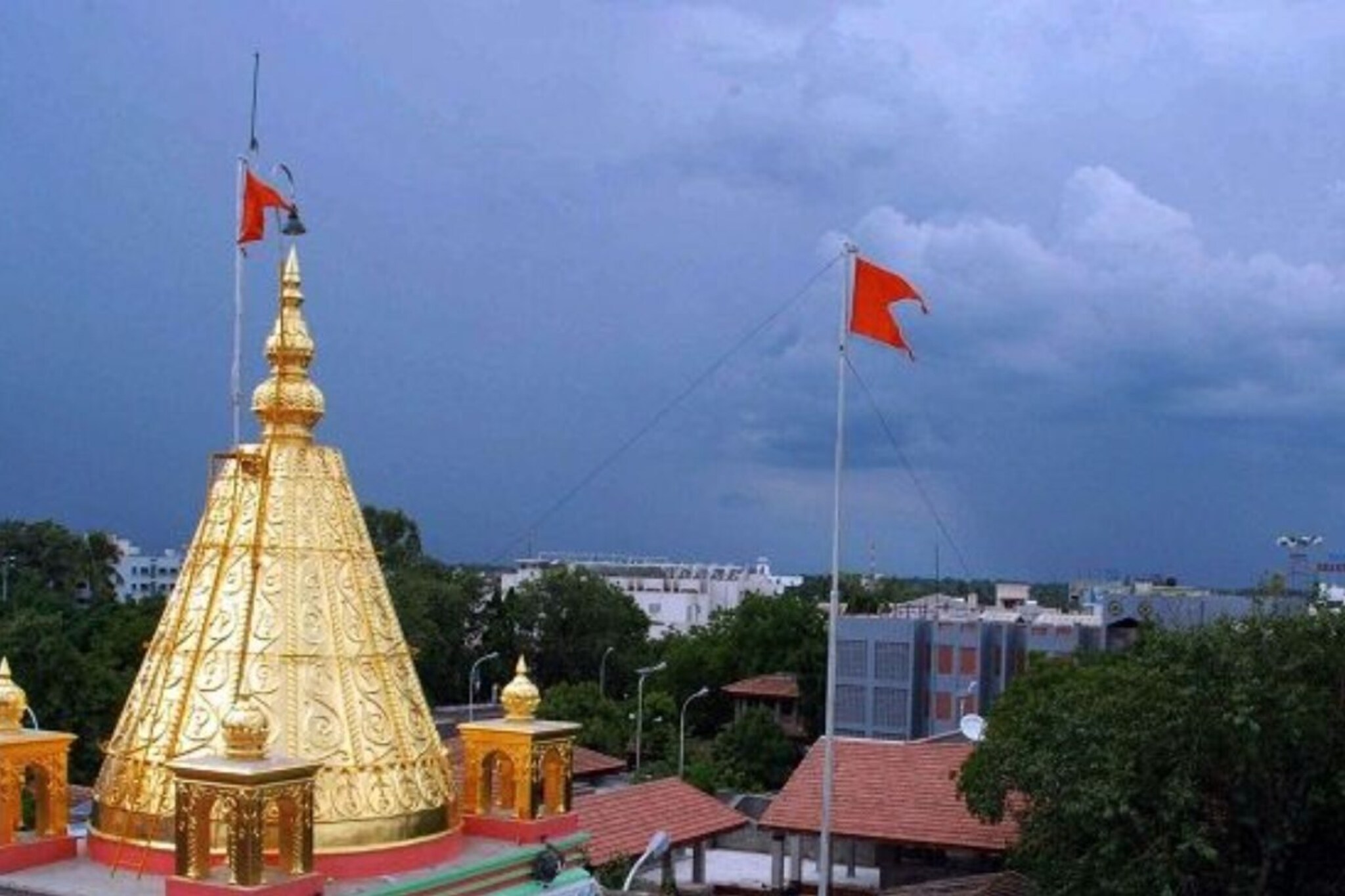 साईभक्तांना मिळणार 5 लाखापर्यंत विमा संरक्षण, गुढी पाडव्याच्या दिवशी मोठी घोषणा