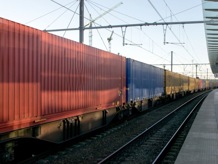 10 नोव्हेंबर 2024 रोजी खत मालगाडीत टाकण्यात आलं. 1300 पेक्षा जास्त पोती होती. जवळपास 14 लाख रुपये किमतीचं हे सामान घेऊन ट्रेन निघाली. पण ती ठरलेल्या दिवशी यूपीच्या बस्तीमध्ये पोहोचलीच नाही.