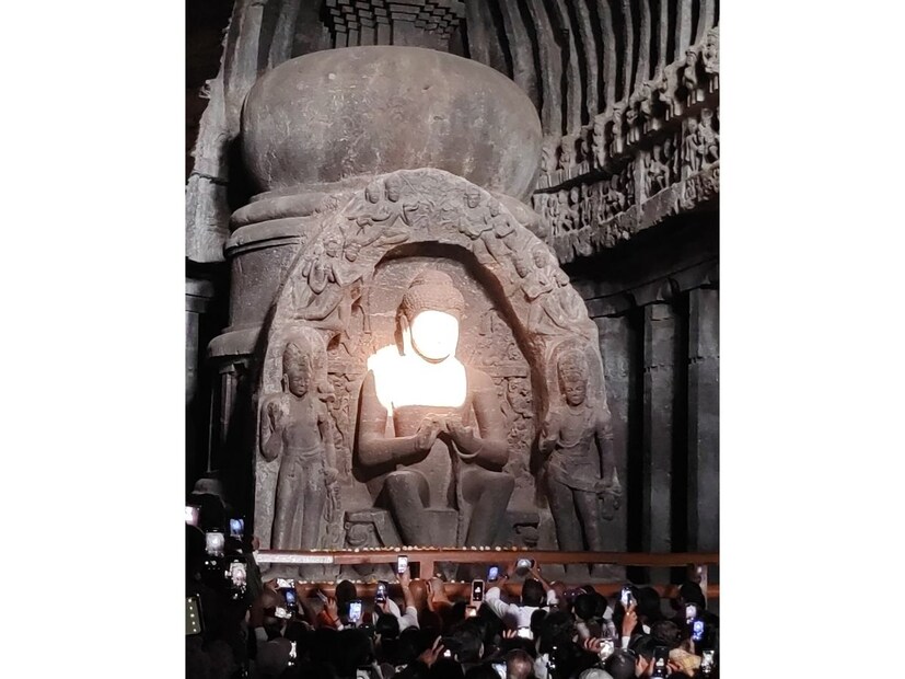 हा सोहळा पाहण्यासाठी लांबवरुन लोक येथे जमतात. येणाऱ्या पाच ते सहा दिवसांसाठी हा आगळावेगळा अनुभन पर्यटकांना अनुभवता येणार आहे.