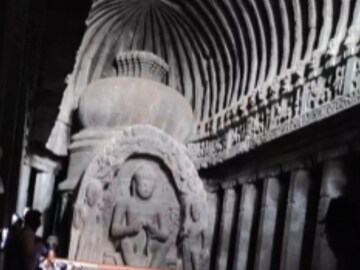 तेजाने महातेजाला केला स्पर्श, बुद्ध लेणीत घडला चमत्कार, पाहा Photo तेजाने महातेजाला केला स्पर्श, बुद्ध लेणीत घडला चमत्कार, पाहा Photo