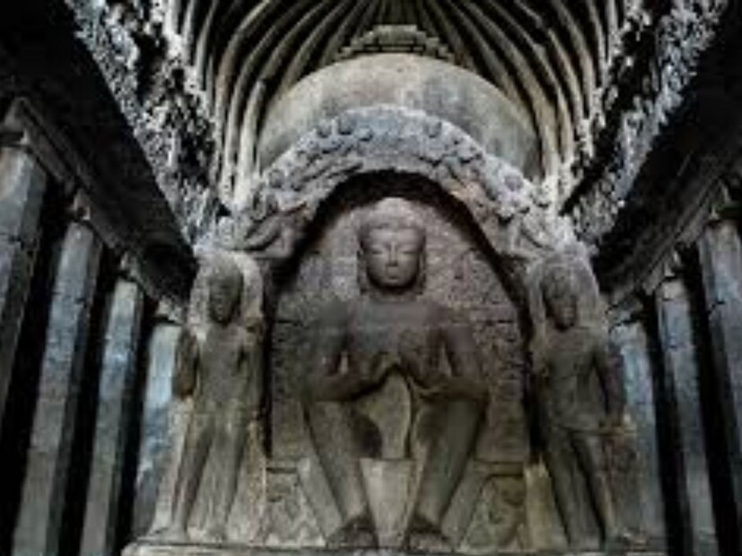 या लेण्यांमधील दहा नंबरची बौद्ध लेणी ही चैत्य तर बाकीच्या बौद्ध लेणी या विहार आहेत.