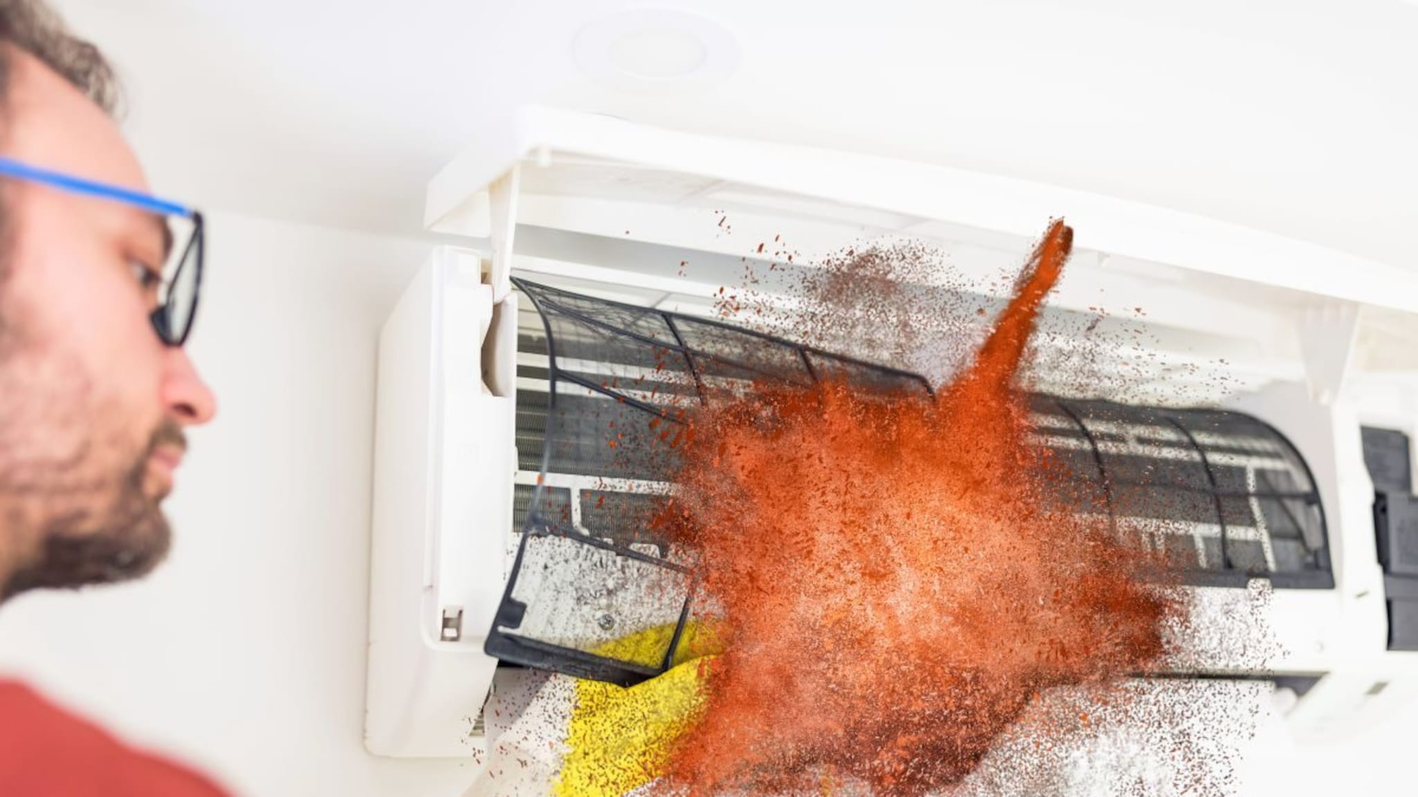 Air Conditioner : उन्हाळ्यात का होतायत AC चा स्फोट? हे संकेत दिसले तर लगेच व्हा सावध!