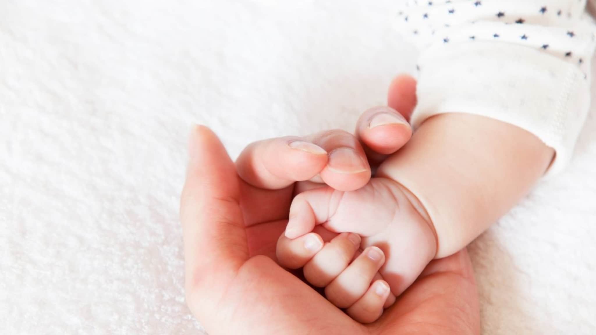 Nandurbar News : बाळ गेलं म्हणून आईनं टाहो फोडला, पण देवदूत डॉक्टरानं चमत्कार केला, काय झालं नेमकं?