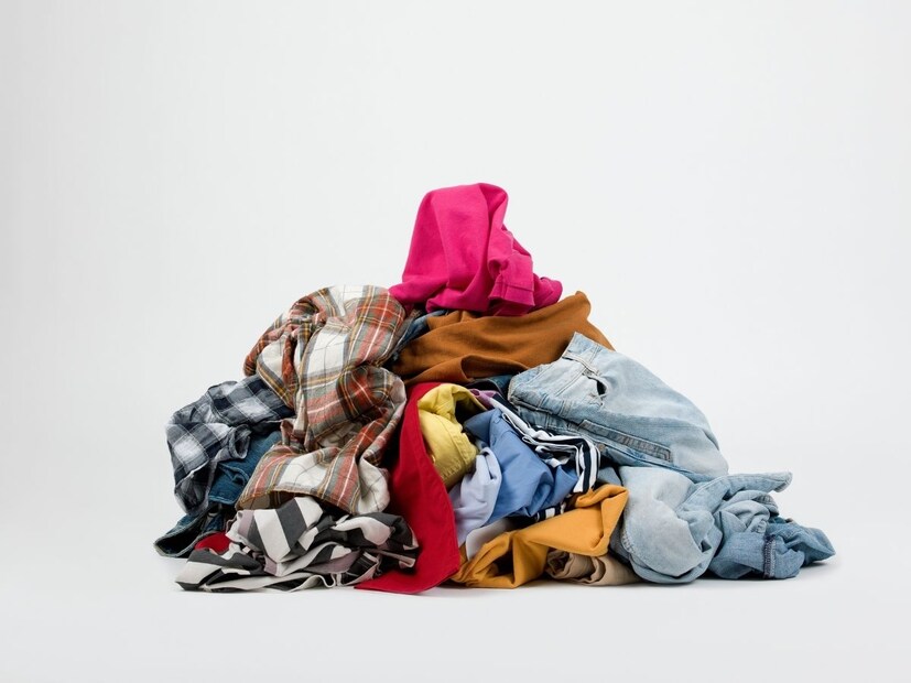 सामान्यपणे एखादा कपडा घातला की आपण तो पुन्हा धुवून, सुकवून घालतो. पण एक असा कपडा जो व्यक्ती एकदाच घालतो.