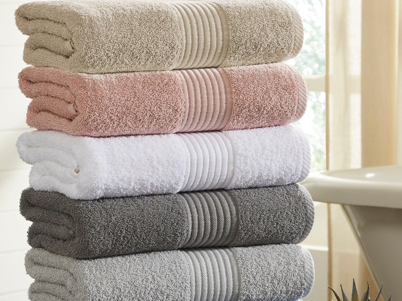 1) टॉवेलला मजबूत बनवतेया विशेष बॉर्डरमुळे टॉवेल लवकर फाटत नाही. सतत धुतल्यामुळे टॉवेलचे धागे सैल होऊ शकतात, पण डॉबी बॉर्डर त्याला सुरक्षित ठेवते. त्यामुळे टॉवेल जास्त काळ टिकतो.