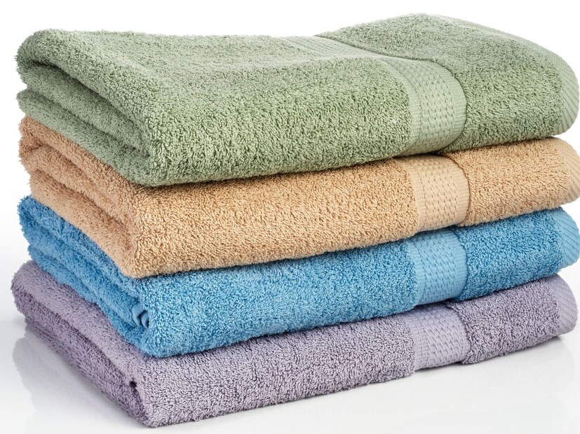 आता असं म्हटल्यानंतर तुम्हाला नक्कीच आश्चर्य वाटलं असेल, पण हे खरं आहे. ही साधी डिझाइन नाही, तर त्यामागे काही खास कारणं आहेत. ही रेषा &quot;डॉबी बॉर्डर&quot; म्हणून ओळखली जाते आणि ती टॉवेलच्या मजबुतीपासून त्याच्या सौंदर्यापर्यंत महत्त्वाची भूमिका बजावते.