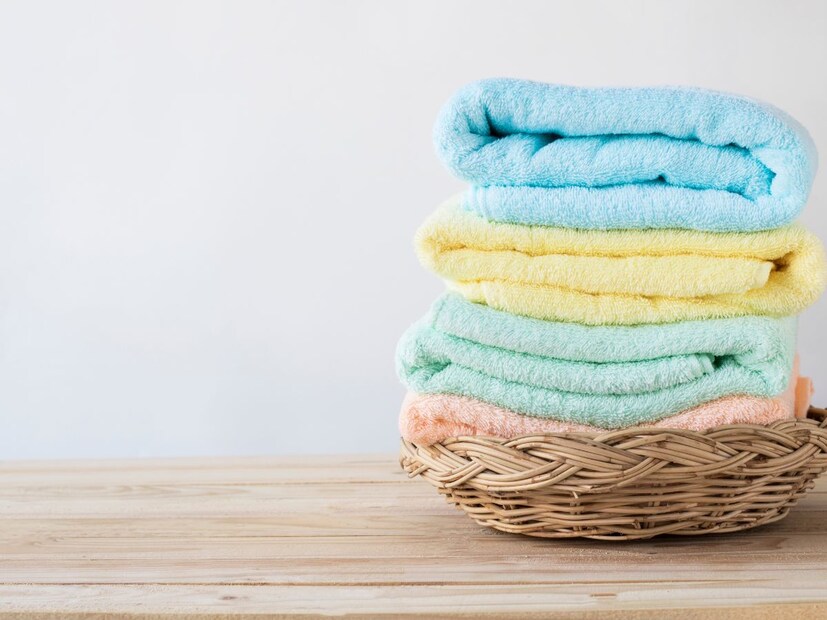 3) सौंदर्य आणि ब्रँडिंगसाठी महत्त्वाचाबऱ्याच ब्रँडेड टॉवेलवर या बॉर्डरमध्ये त्यांचा लोगो किंवा आकर्षक डिझाइन असतो. यामुळे टॉवेलला एक वेगळा लुक मिळतो आणि तो अधिक स्टायलिश दिसतो.