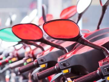 Scooter: लेकीला कॉलेजसाठी आताच घेऊन टाका स्कुटर, मायलेज 68 किमी, वजनानेही हलकी! Scooter: लेकीला कॉलेजसाठी आताच घेऊन टाका स्कुटर, मायलेज 68 किमी, वजनानेही हलकी!