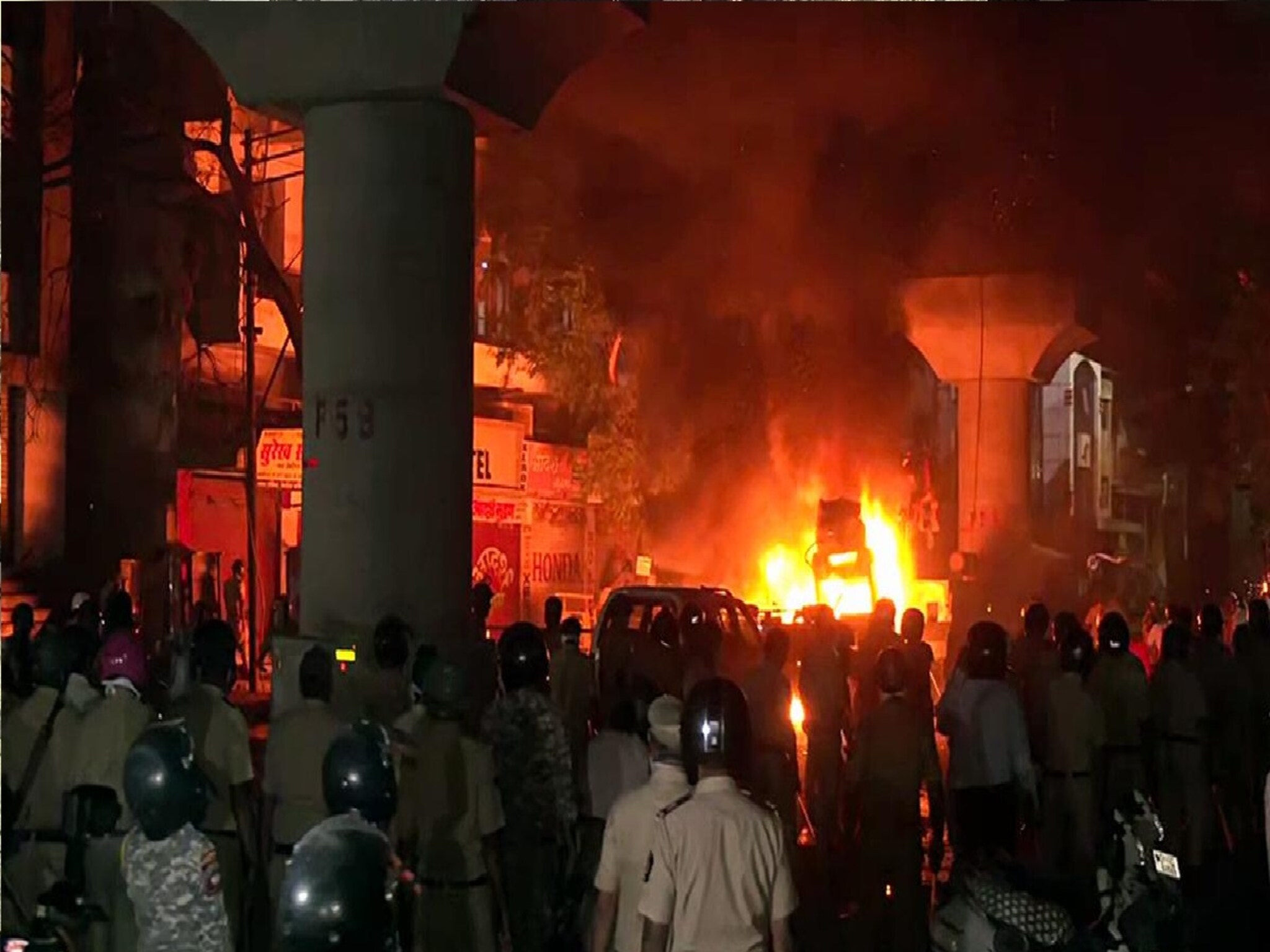 पेट्रोल बॉम्बने क्रेन आणि जेसीबी पेटवल्या, हा पूर्वनियोजित कट, पोलिसांची माहिती