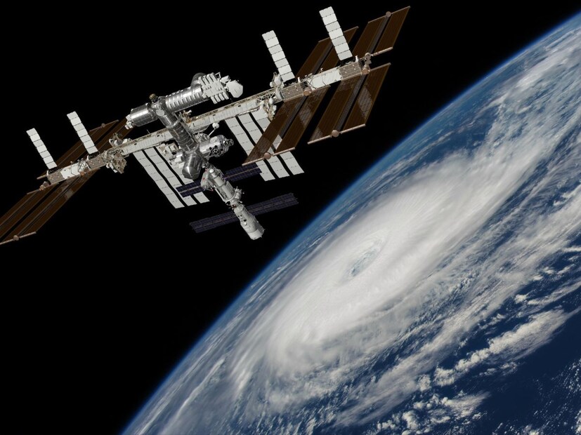 पगाराव्यतिरिक्त, नासाच्या अंतराळवीरांना आरोग्य विमा, प्रगत मिशन प्रशिक्षण, मानसिक आधार आणि प्रवास भत्ता यासह अनेक फायदे मिळतात.  
 याशिवाय, नासा अंतराळवीरांना ओव्हरटाईम देखील देते.