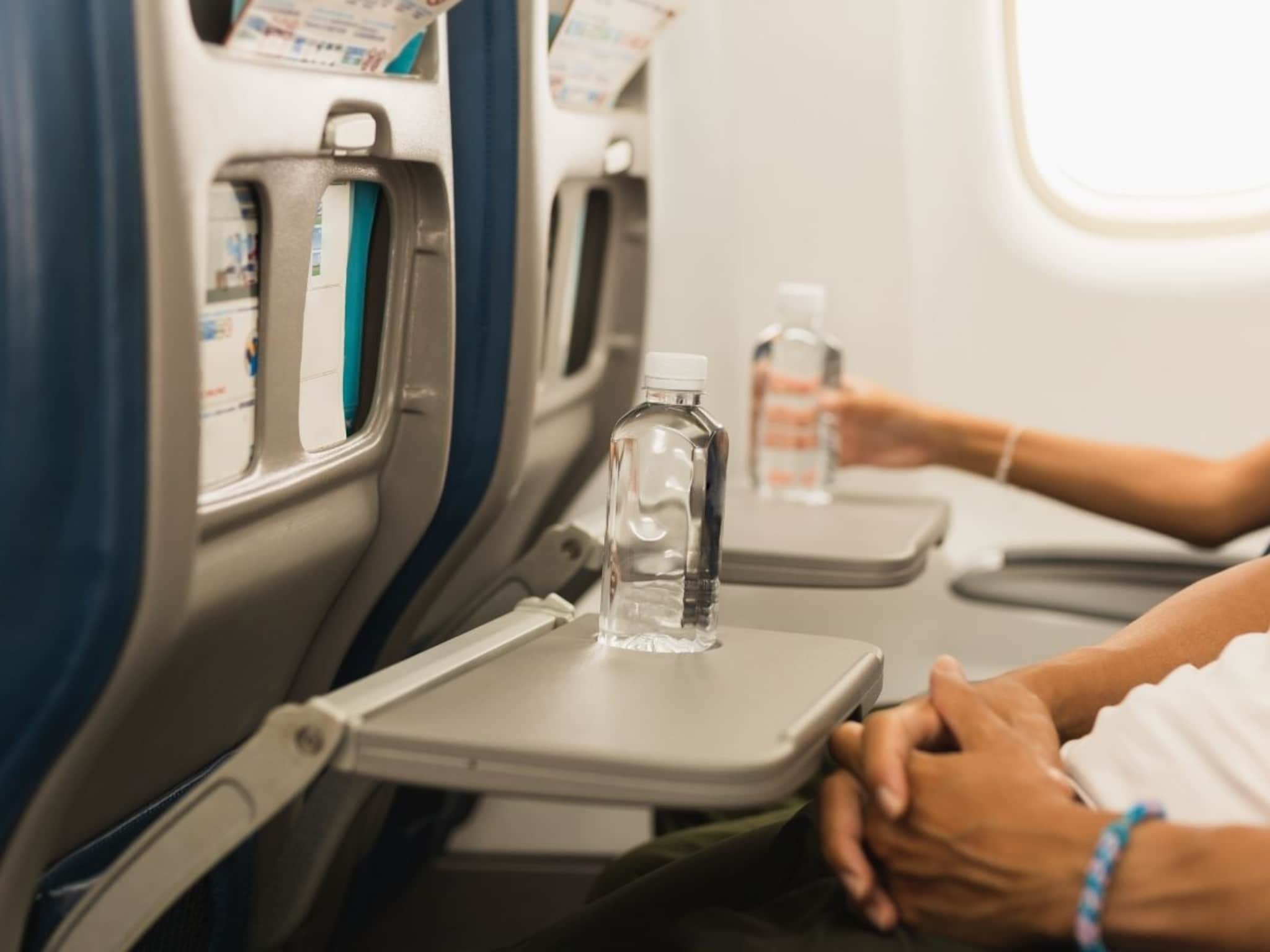 Flight Facts : विमानात फक्त 100 मिलीच पाणी नेण्याचा नियम का? जास्त नेलं तर काय होईल?