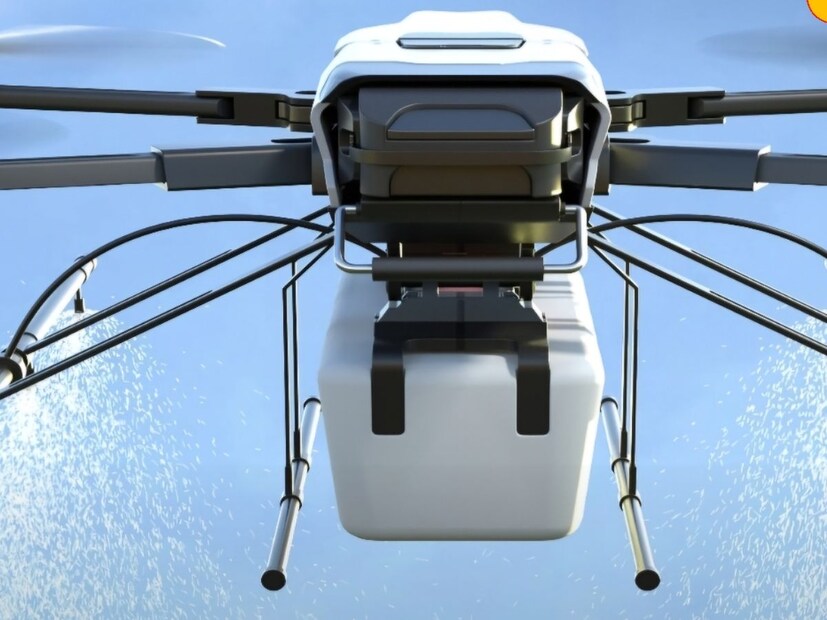 ऊस पिकामध्ये ड्रोन-तंत्रज्ञान कसे फायदेशीर ठरते याबद्दल अधिक माहिती जाणून घेण्यासाठी लोकल 18 च्या प्रतिनिधींनी ड्रोनचा वापर करणाऱ्या शेतकऱ्यांशी संवाद साधला. यावेळी वाळवा तालुक्यातील ऊस उत्पादक शेतकरी महादेव पाटील यांनी त्यांचा अनुभव सांगितला.