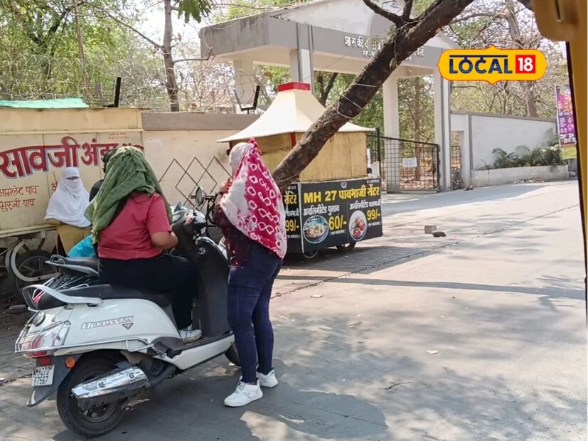 मार्च महिन्यात राज्यात सूर्य आग ओकत असल्याचे चित्र असून कोकण आणि विदर्भात उष्णतेची लाट आहे. बहुतांश जिल्ह्यात आज देखील तापमानाचा पारा चाळीशी पार राहणार आहे. काही जिल्ह्यांना यलो अलर्ट देण्यात आला आहे. त्यामुळे नागरिकांना योग्य ती काळजी घ्यावी लागणार आहे. मार्च महिन्यात राज्यात सूर्य आग ओकत असल्याचे चित्र असून कोकण आणि विदर्भात उष्णतेची लाट आहे. बहुतांश जिल्ह्यात आज देखील तापमानाचा पारा चाळीशी पार राहणार आहे. काही जिल्ह्यांना यलो अलर्ट देण्यात आला आहे. त्यामुळे नागरिकांना योग्य ती काळजी घ्यावी लागणार आहे.