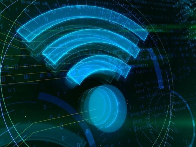 वायफाय सुरक्षित ठेवणे महत्वाचे आहे : आजच्या सायबर गुन्ह्यांच्या युगात, वायफाय सुरक्षित ठेवणे खूप महत्वाचे झाले आहे. जर नेटवर्कची सुरक्षा योग्य नसेल, तर कोणताही हॅकर तुमची वैयक्तिक माहिती सहजपणे चोरू शकतो आणि त्याचा फायदा घेऊ शकतो. ते तुमची ऑनलाइन बँकिंग, खाजगी चॅट्स, क्रेडिट कार्ड डिटेल्स इत्यादी दैनंदिन माहिती काढू शकतात. हॅकर्स तुमचे वायफाय अॅक्सेस करू शकतात आणि नेटवर्कमध्ये समस्या निर्माण करू शकतात. म्हणून, हे टाळण्यासाठी, आताच तुमचे वायफाय नेटवर्क सुरक्षित करा.