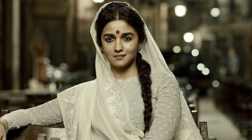 या चित्रपटाचे नाव 'गंगूबाई काठियावाडी' आहे. 2002 मध्ये 'गंगूबाई काठियावाडी' हा पीरियड ड्रामा चित्रपट थिएटरमध्ये दाखल झाला. यामध्ये आलिया भट्टने मुख्य भूमिका साकारली होती. या चित्रपटाची संपूर्ण कथा त्याच्या व्यक्तिरेखेभोवती फिरते. या चित्रपटात शंतनू माहेश्वरी, विजय राज, सीमा पाहवा, जिम सर्भ आणि अजय देवगण सारखे कलाकारही होते.
