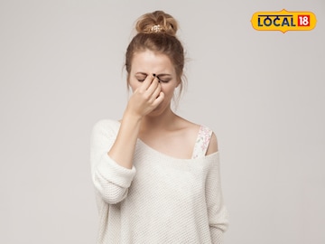 कडक उन्हामुळे डोकं दुखतंय? तर करा 'हे' घरगुती उपाय, उष्माघातापासून होईल बचाव! कडक उन्हामुळे डोकं दुखतंय? तर करा 'हे' घरगुती उपाय, उष्माघातापासून होईल बचाव!