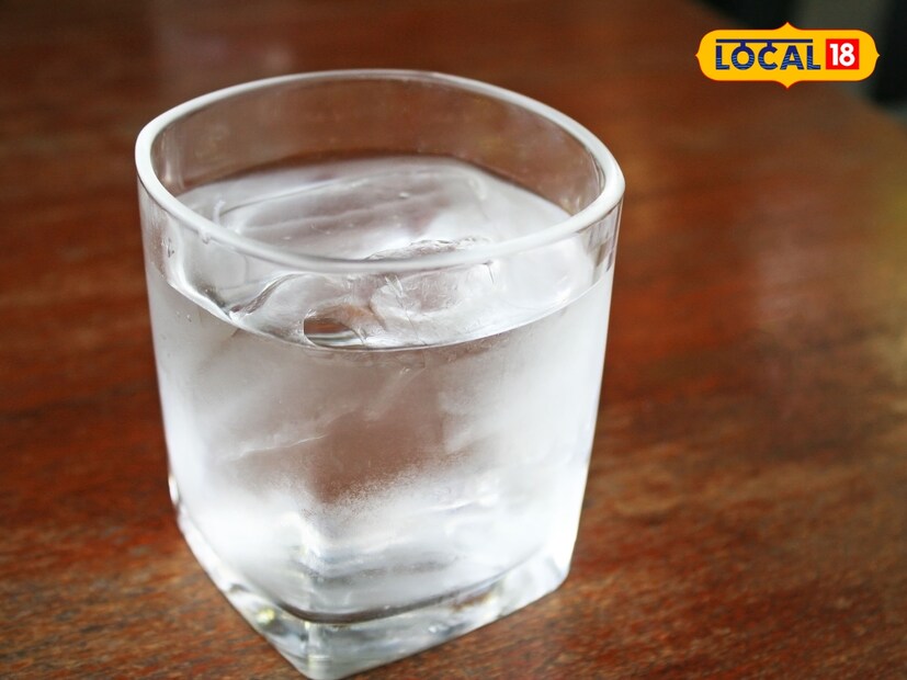  थंड पाणी पचनाची प्रक्रिया मंद करू शकतं, ज्यामुळे अपचन आणि पोटदुखी होऊ शकते. थंड पाणी मज्जासंस्थेवर परिणाम करू शकतं, जी हृदयाच्या गतीवर नियंत्रण ठेवते. यामुळे हृदयाची गती कमी होऊ शकते.