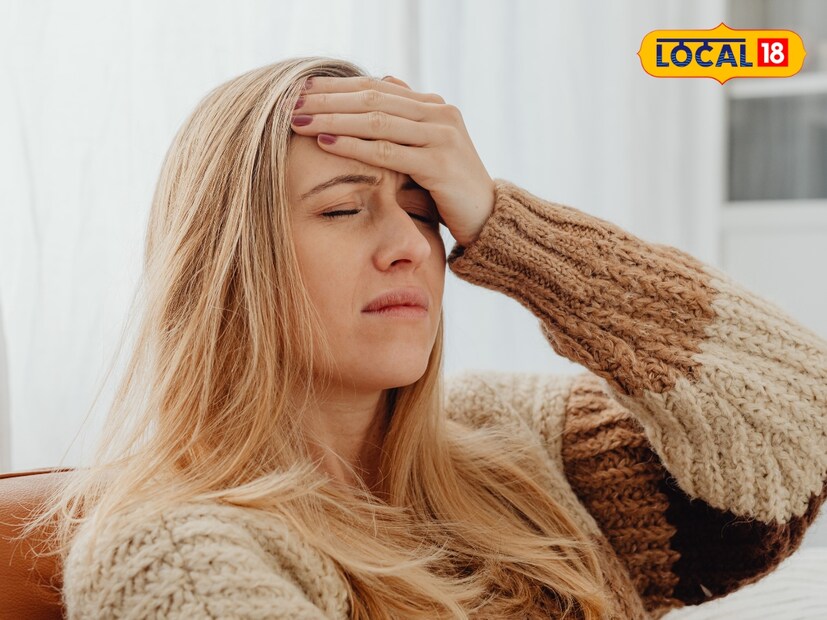  उष्माघात टाळण्यासाठी कांदा खाणे फायदेशीर आहे. तुम्ही कच्चा कांदा किंवा त्याची चटणी सॅलडमध्ये घेऊ शकता. तुळशीची पाने देखील शरीराला थंडावा देतात. जेव्हाही तुम्ही उन्हात बाहेर जाल तेव्हा डोक्याला सुती कापड किंवा टोपीने झाका. यामुळे थेट सूर्यप्रकाश डोक्यावर पडणार नाही.